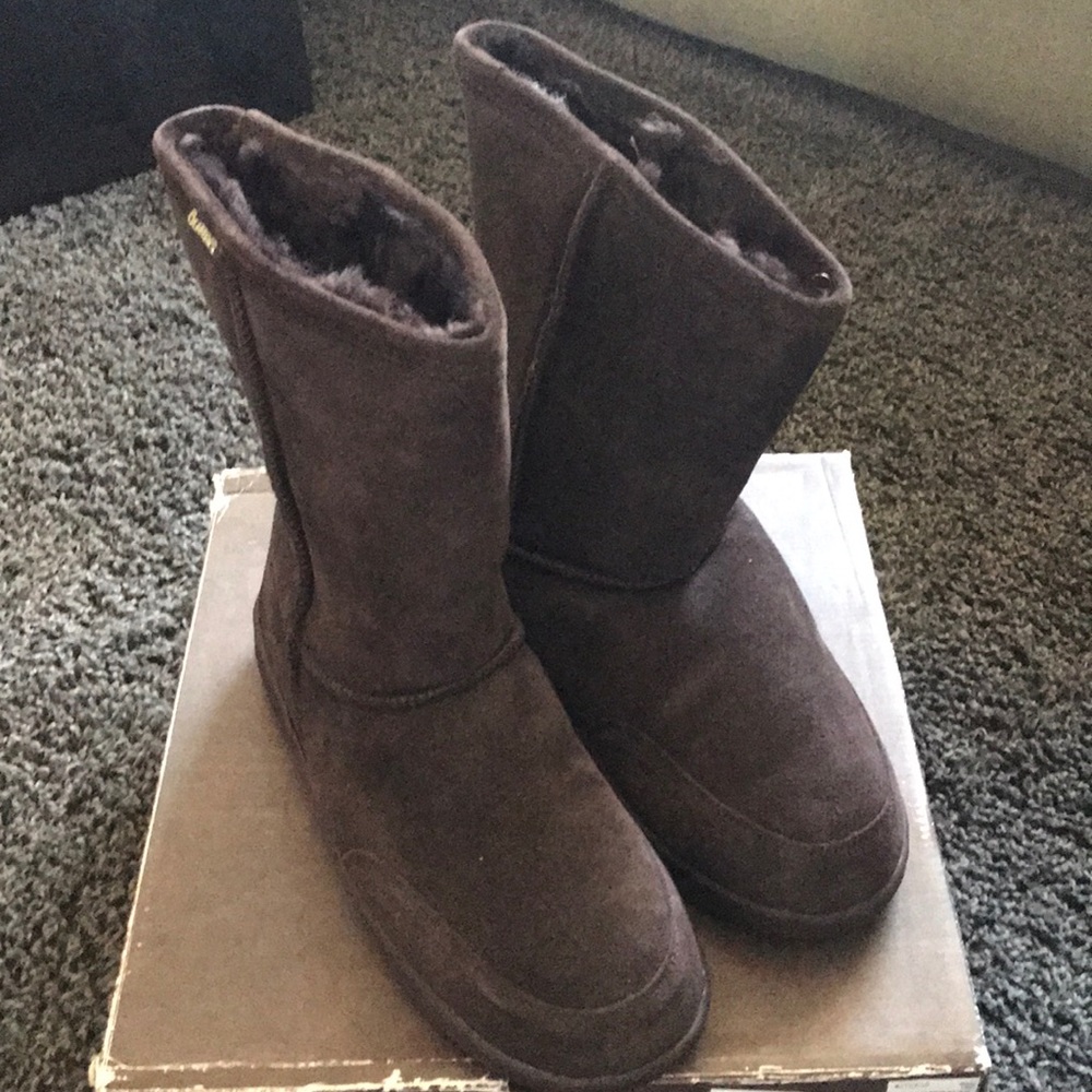 NEW BearPaw Meadow short 10 chocolate brown
